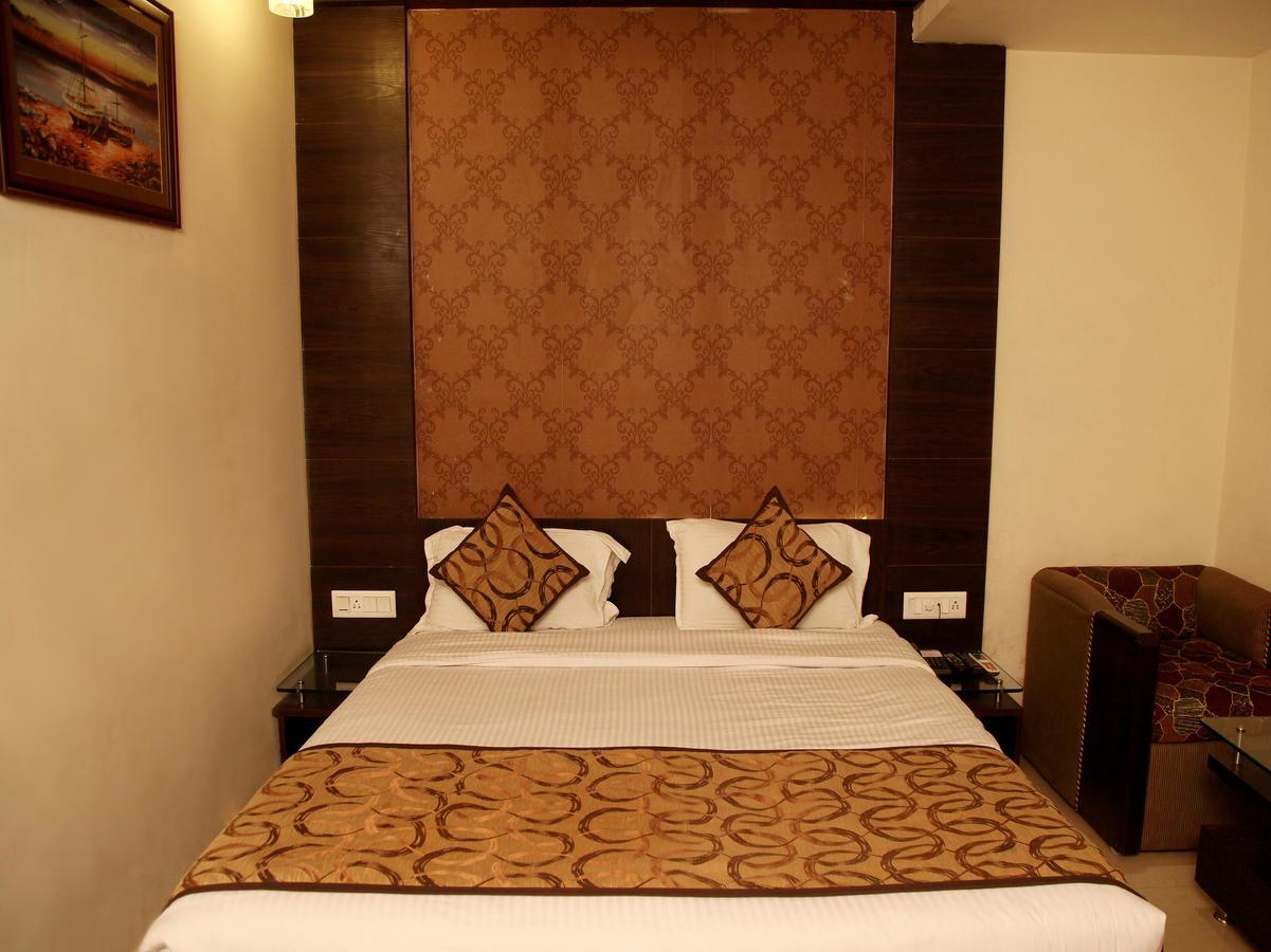 Oyo 905 Galaxy View Hotel Allāhābād Junction Exterior foto